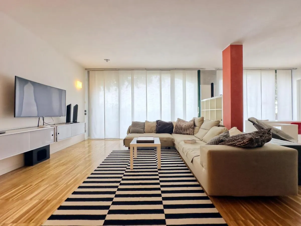Arzignano Charm: Modern Home With Parking! 0*,