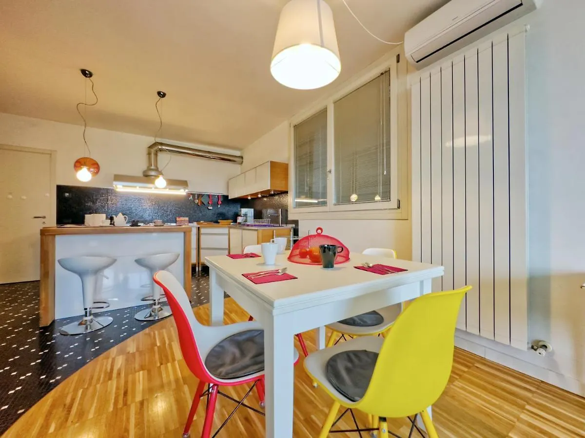Arzignano Charm: Modern Home With Parking! Apartment