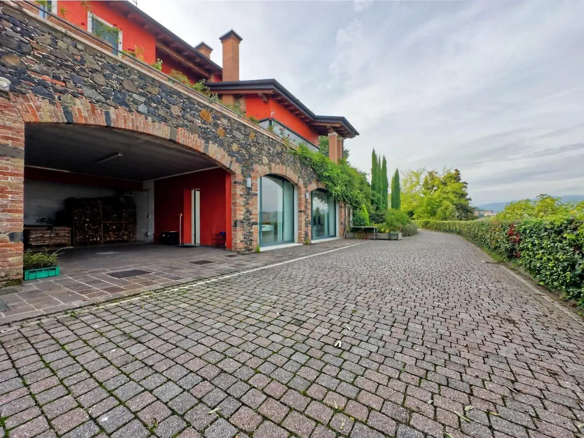Arzignano Charm: Modern Home With Parking!